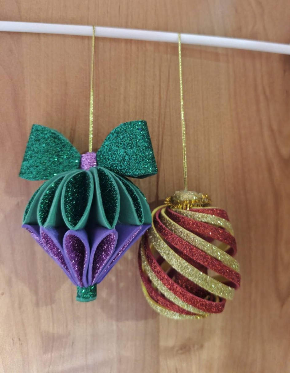 Новогодние игрушки из фоамирана.