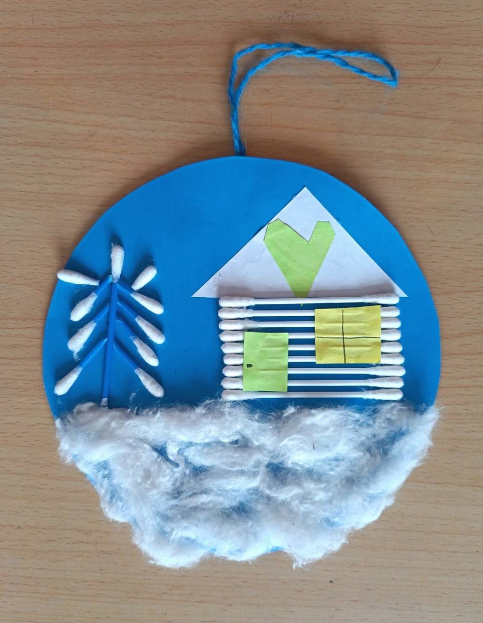 Домик в зимнем лесу