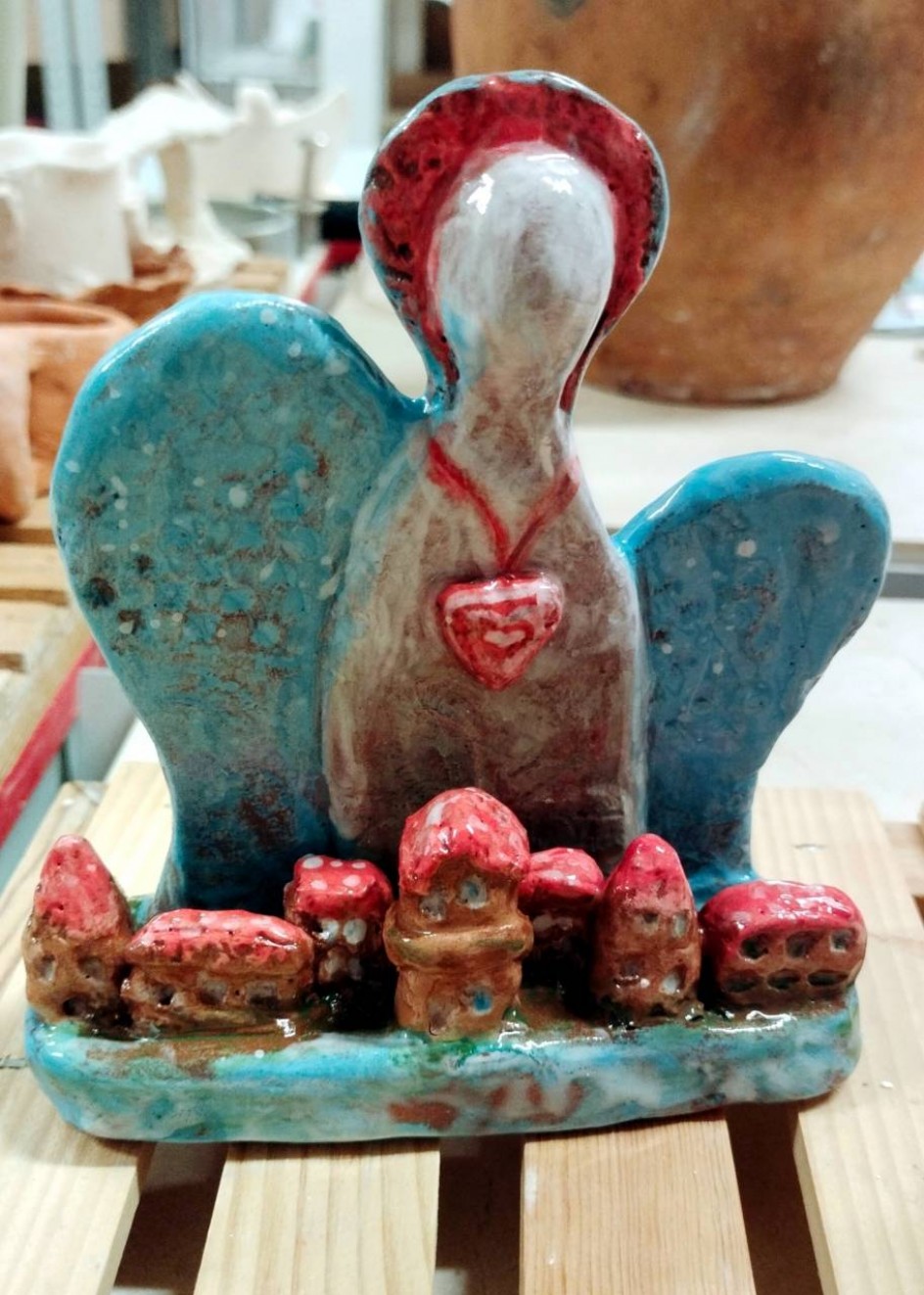 Рождественский ангел над городком