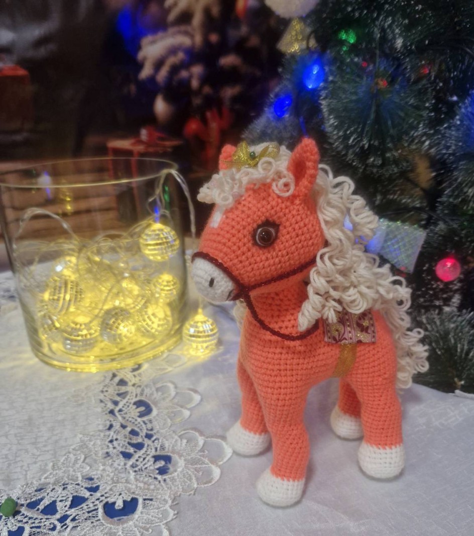 С годом  лошадки!