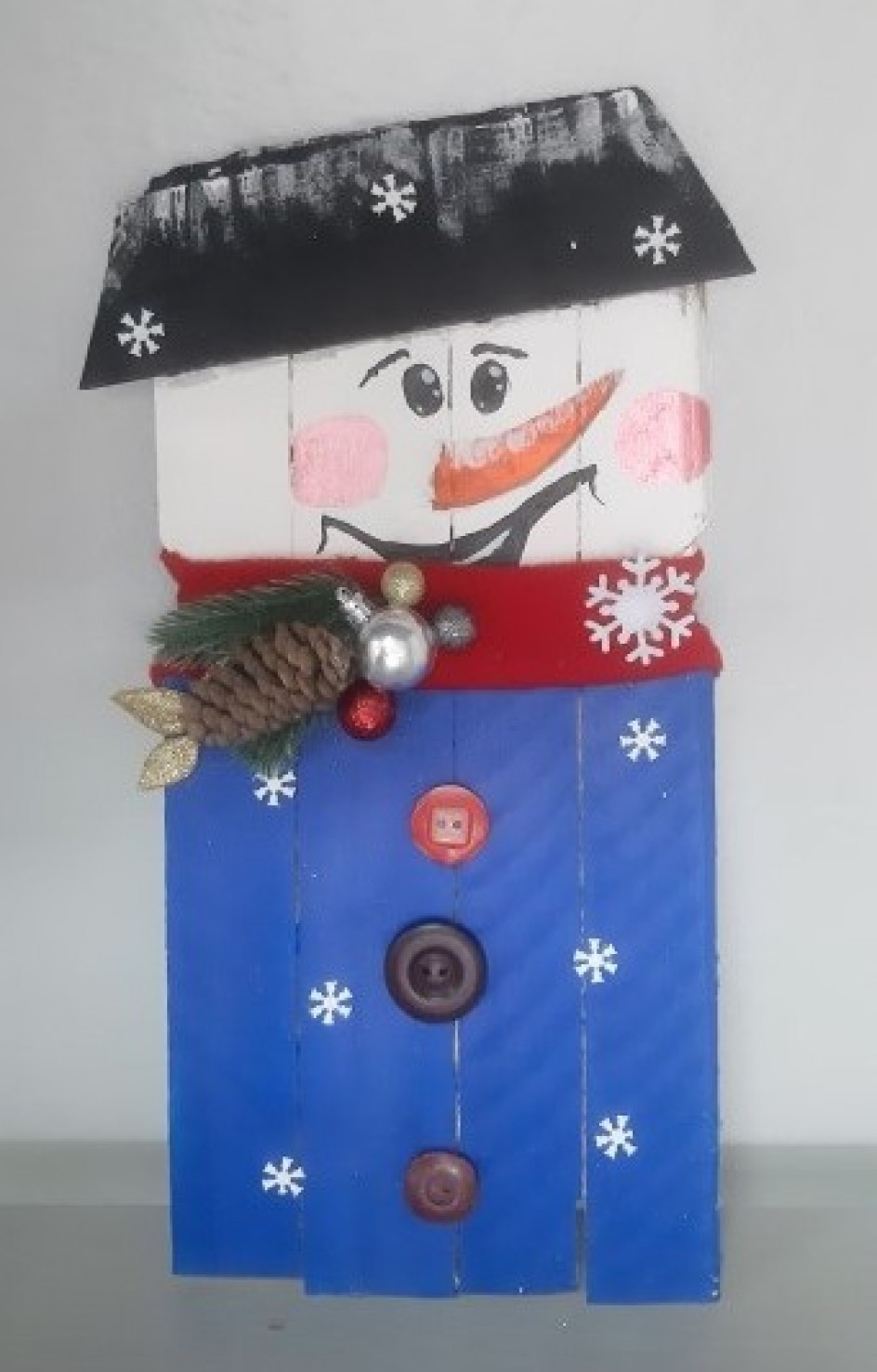 Веселый снеговик