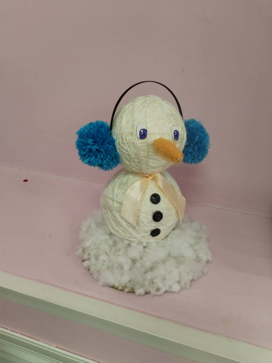 Снежное настроение. Работа ребенка 11 лет. Номинация "Работы с нитками"