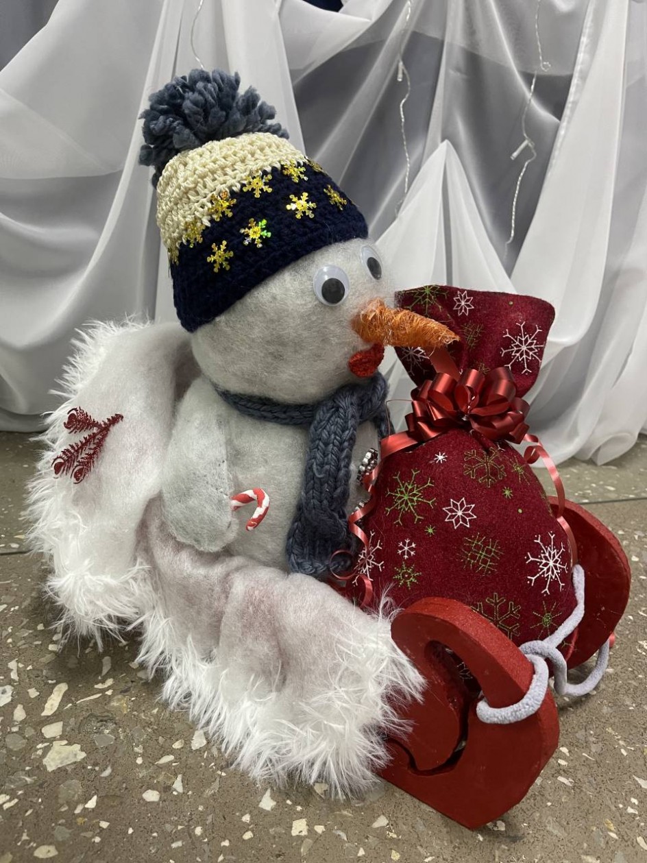 «Снеговик с подарками»