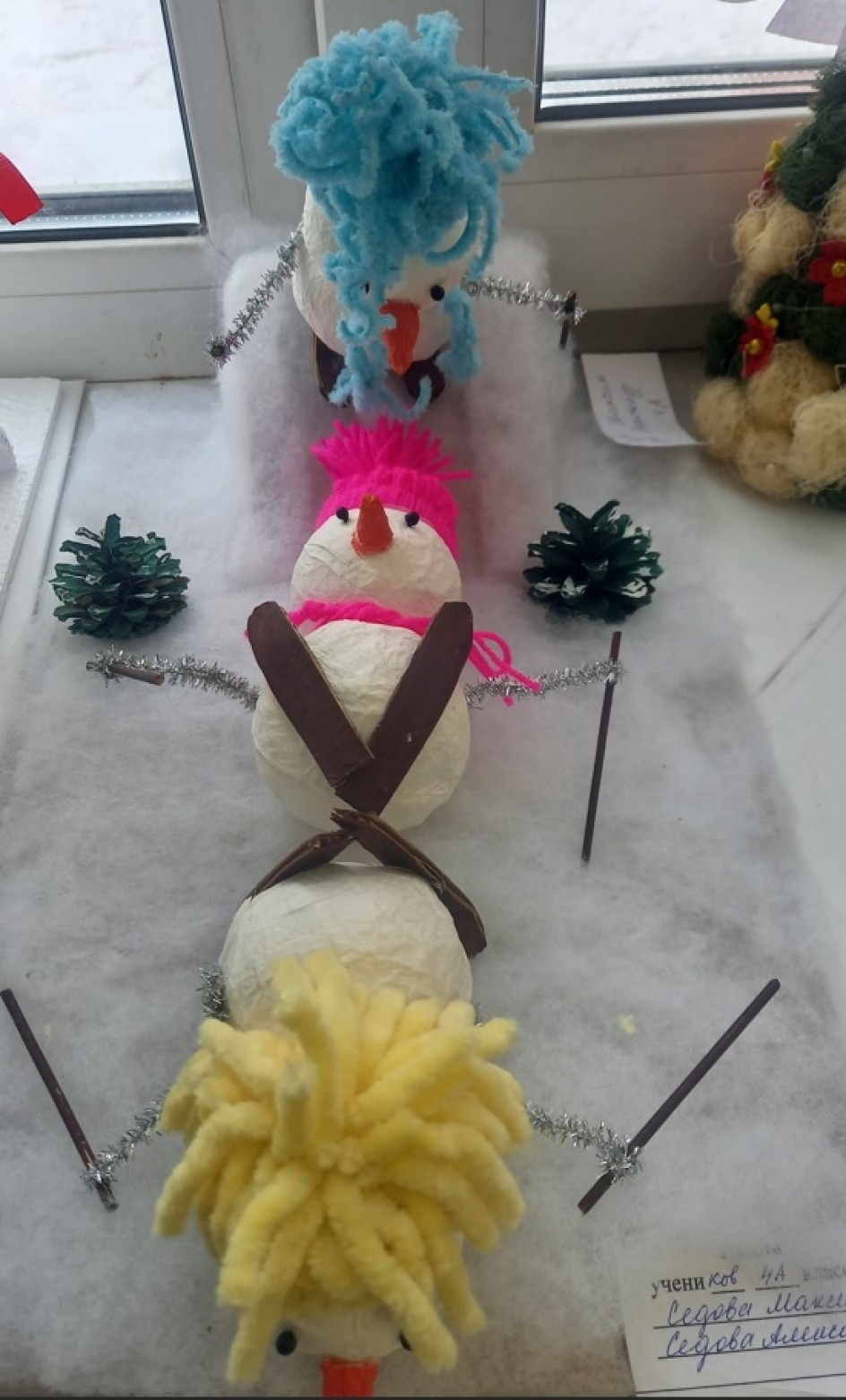 Лыжные катания снеговиков с горки