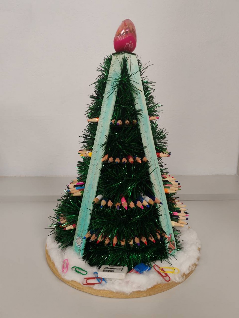 "Ёлка - школьница"