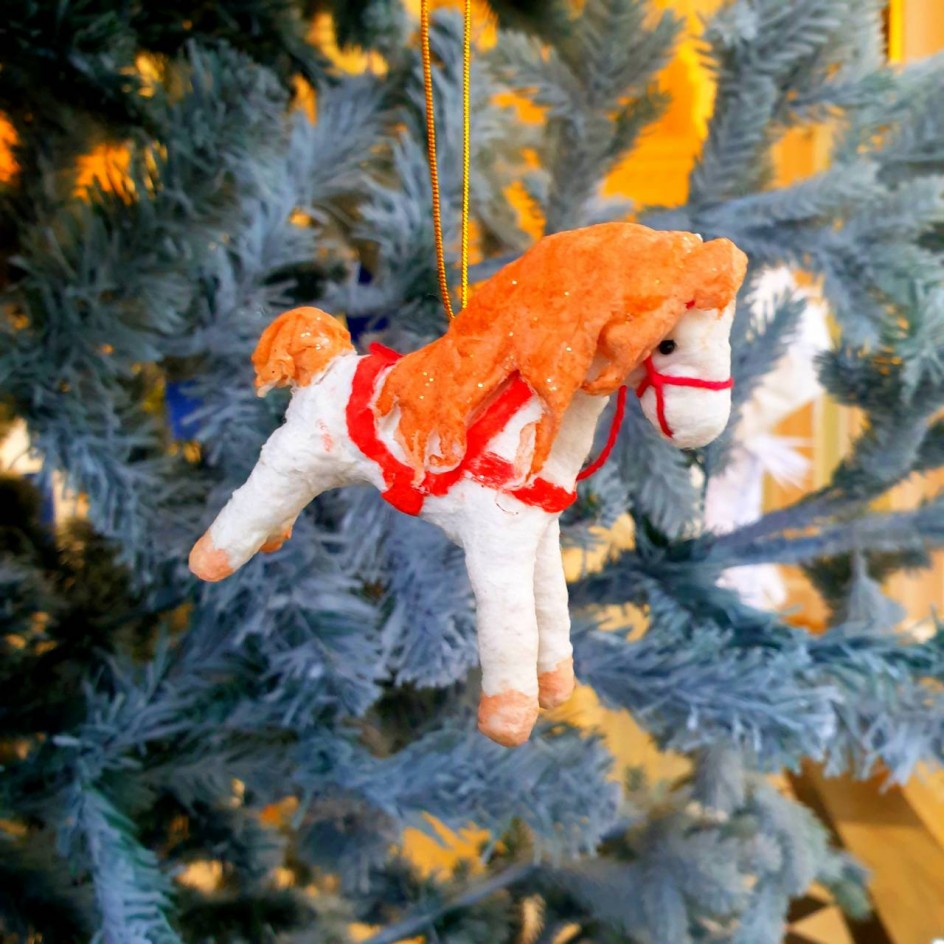 Новогодняя игрушка "Лошадка"