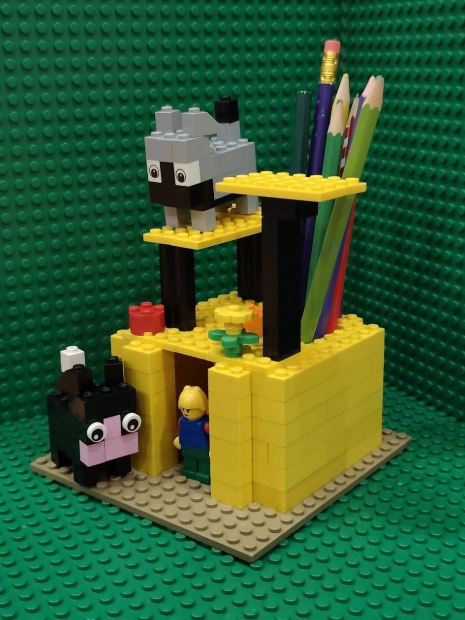 "Карандашница с кошками"