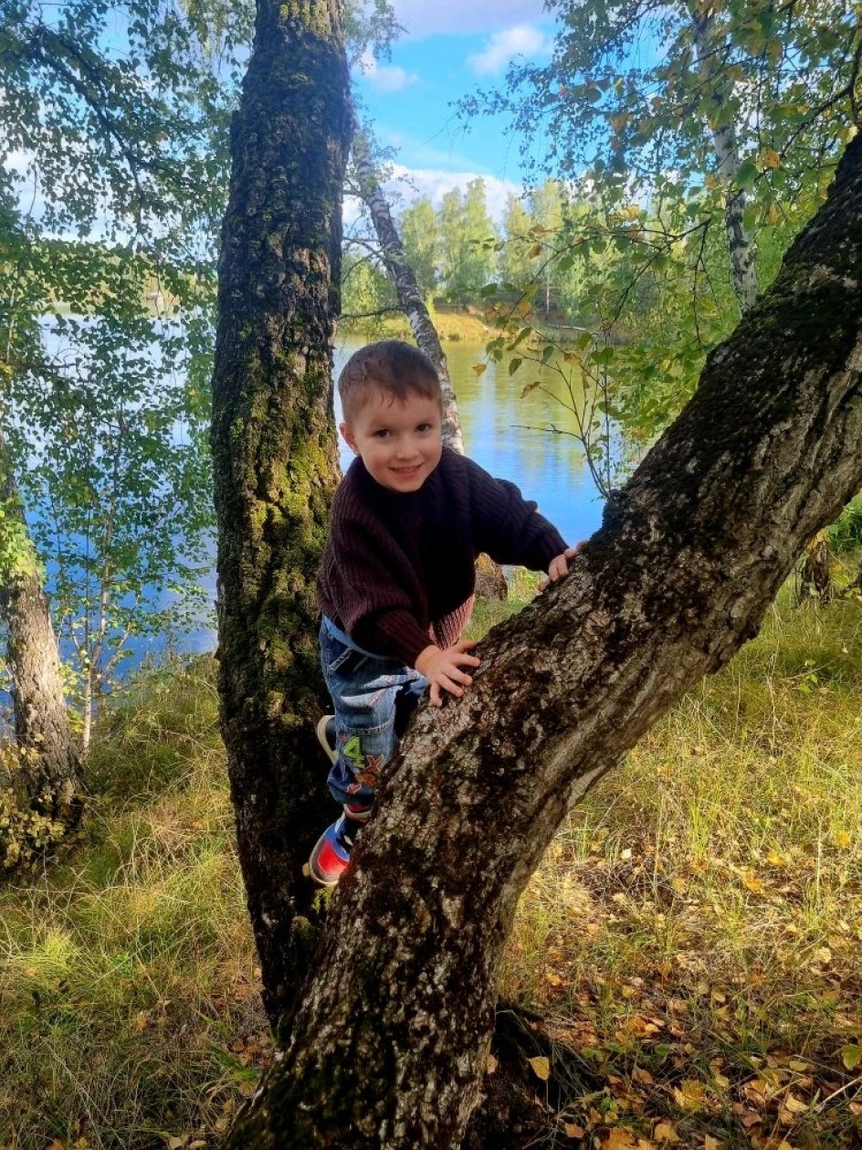 "У речки на берёзке"