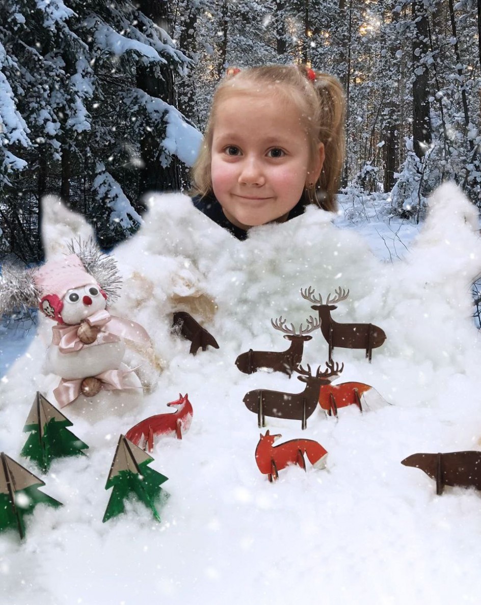 Снеговичка в зимнем лесу