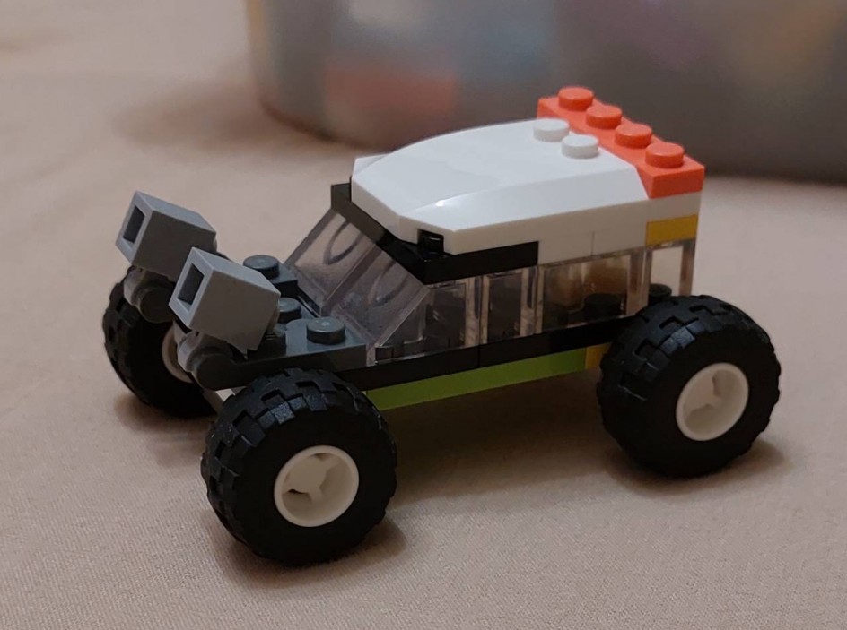 Джип с фарами-прожекторами