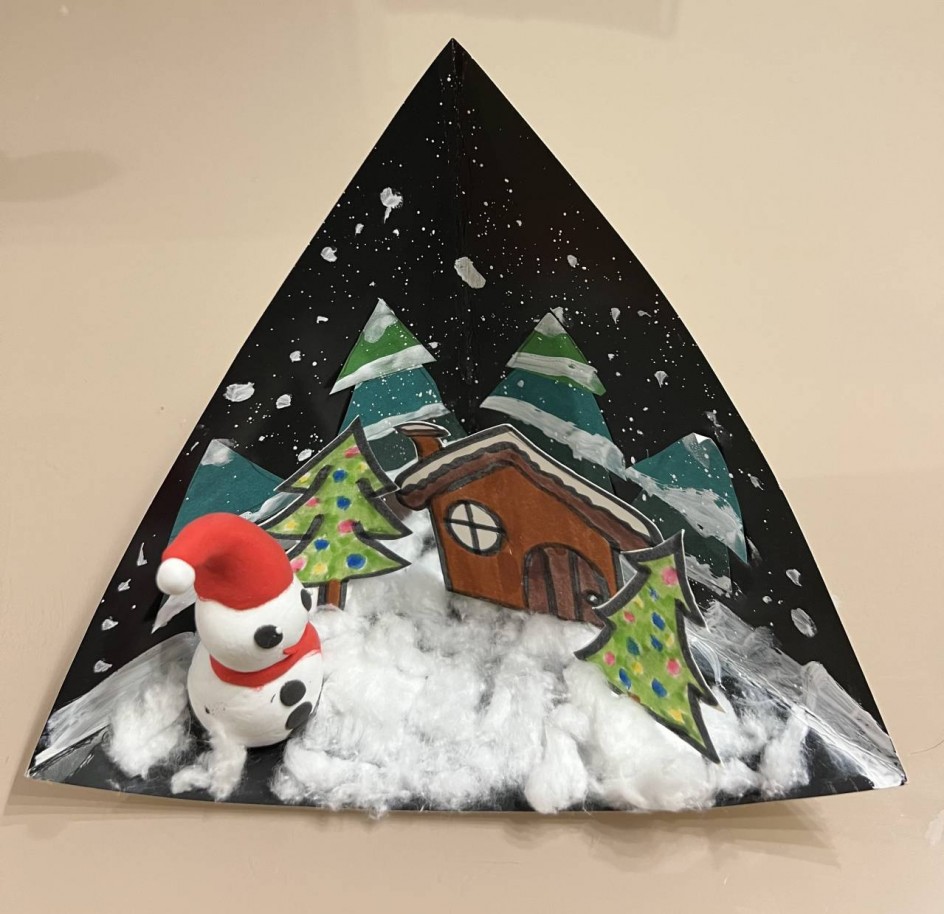 Домик в новогоднем лесу