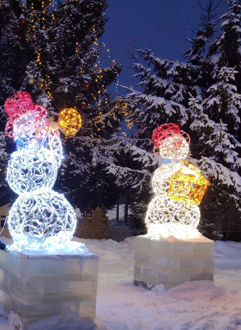 "Снеговики у ёлки"