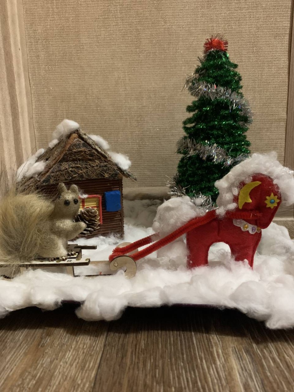 Праздник к нам стучится