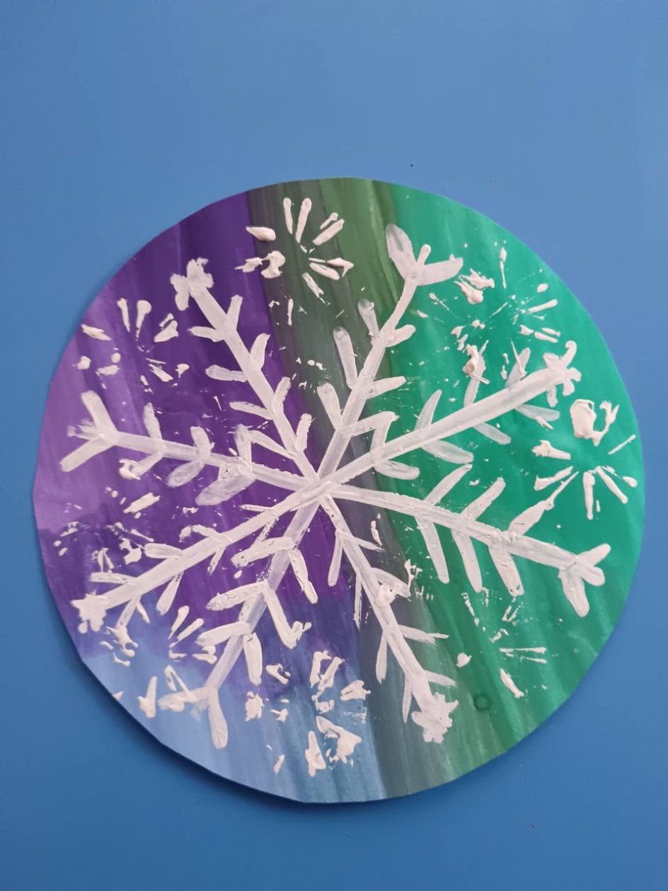 Снежинка в танце вальса