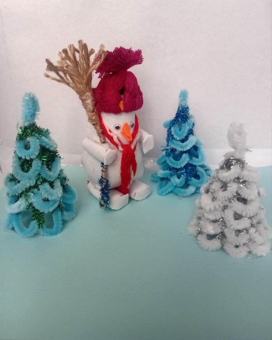 Снеговик потерялся в лесу