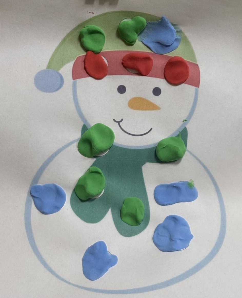 Праздничный снеговик