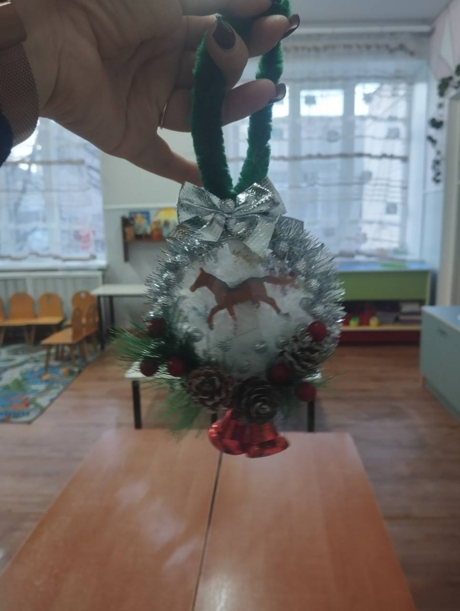 Новогодняя лошадка