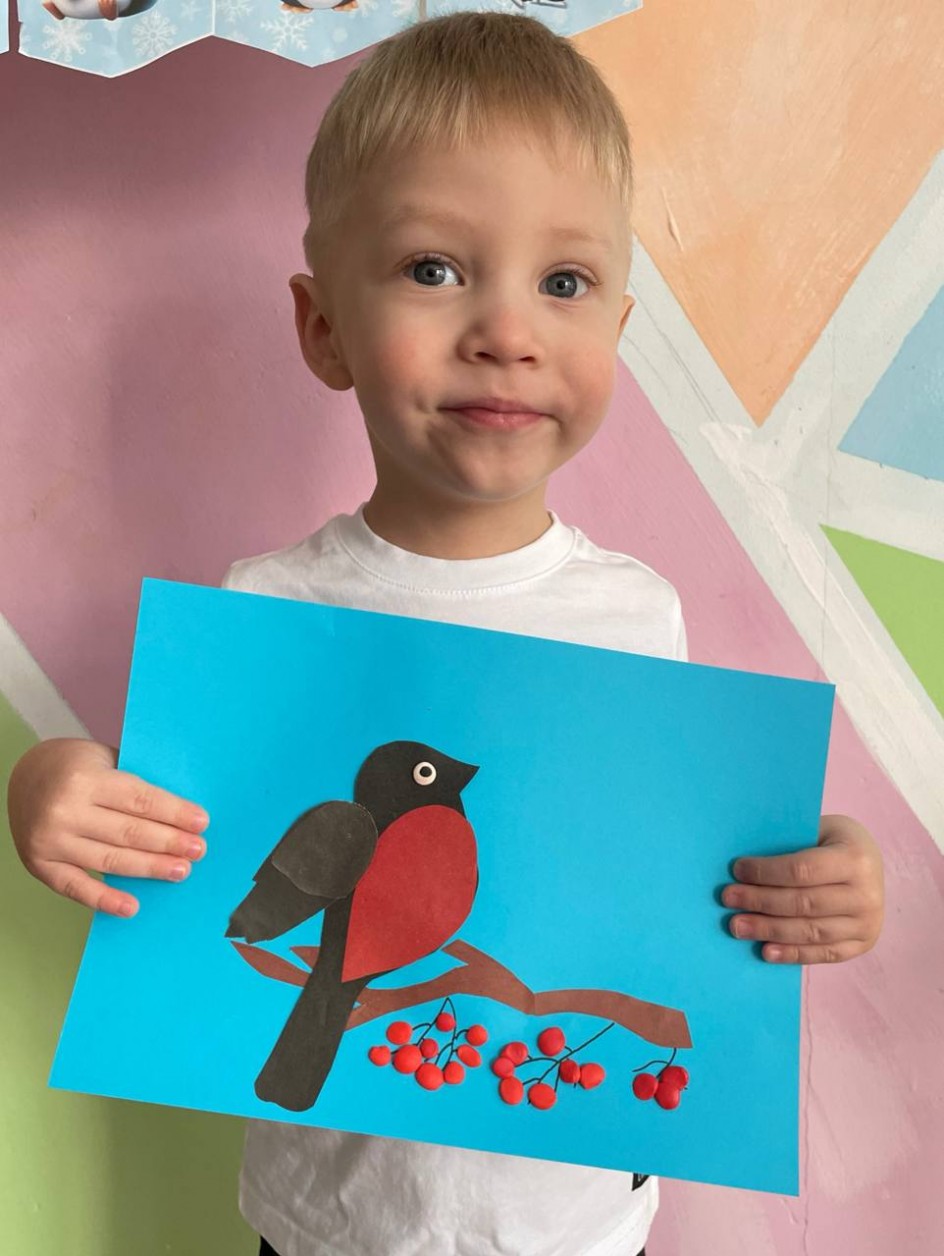 Снегирь на ветке