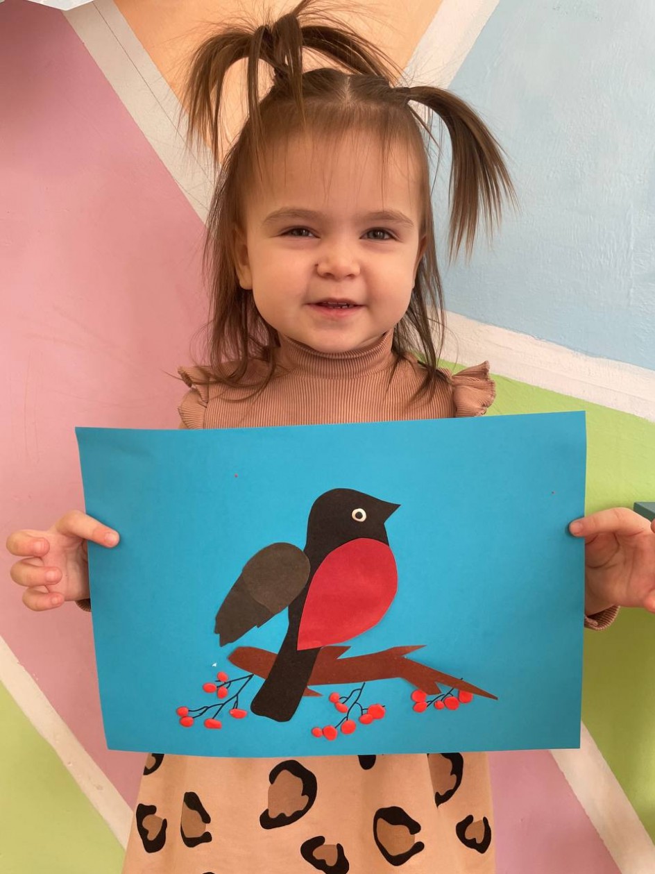 Снегирь на ветке