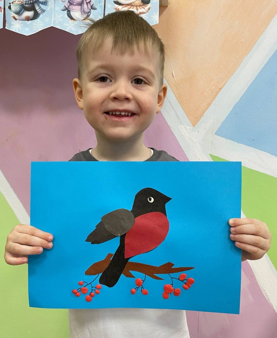 Снегирь на ветке