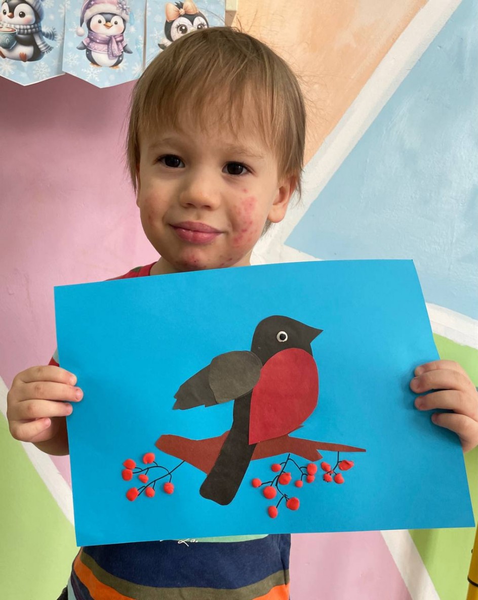 Снегирь на ветке