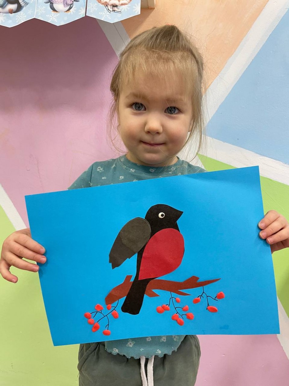 Снегирь на ветке