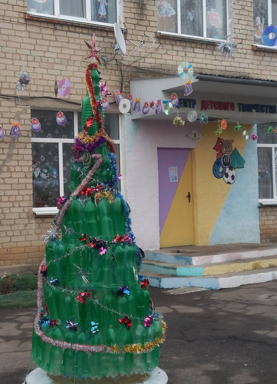 Сбережём лес- ёлка из пластиковых бутылок