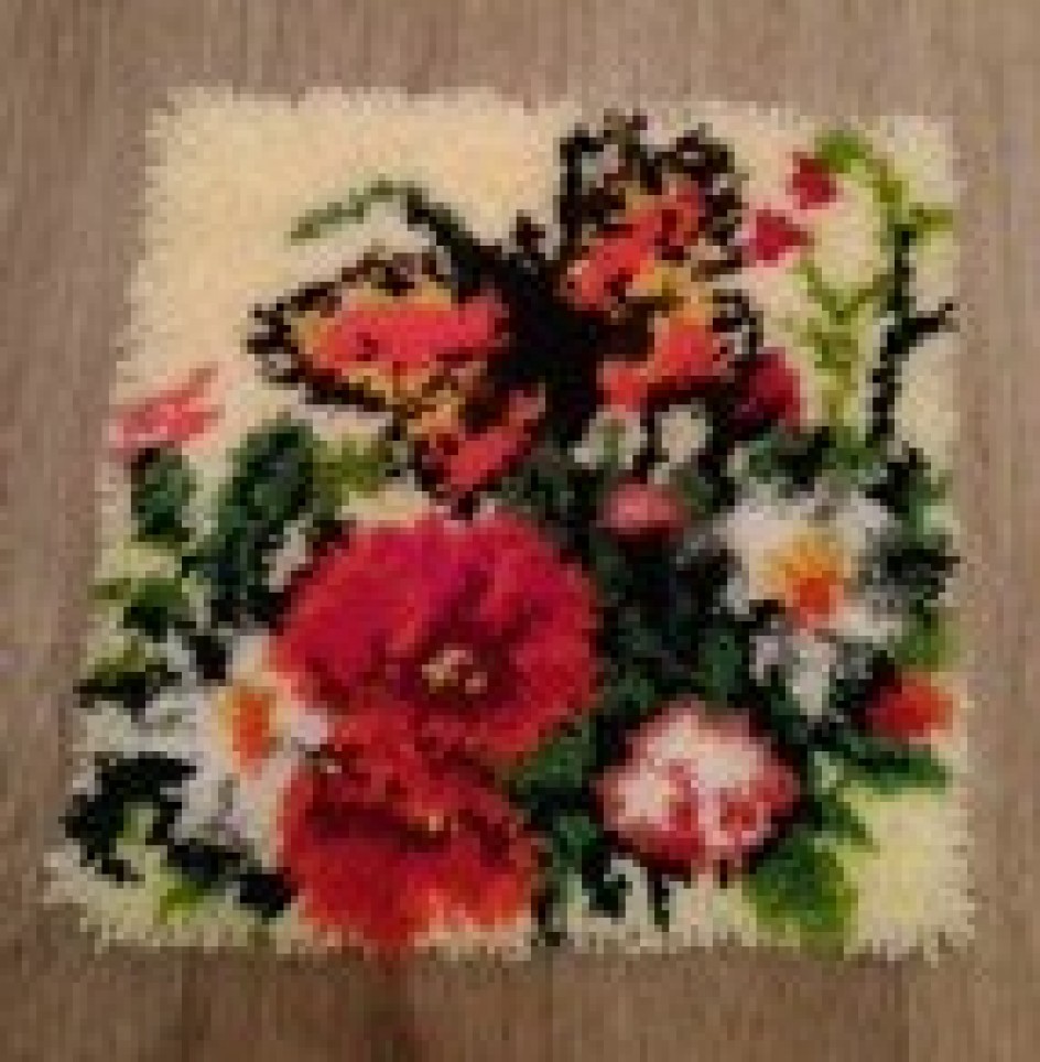 Подушка в технике ковровой вышивки