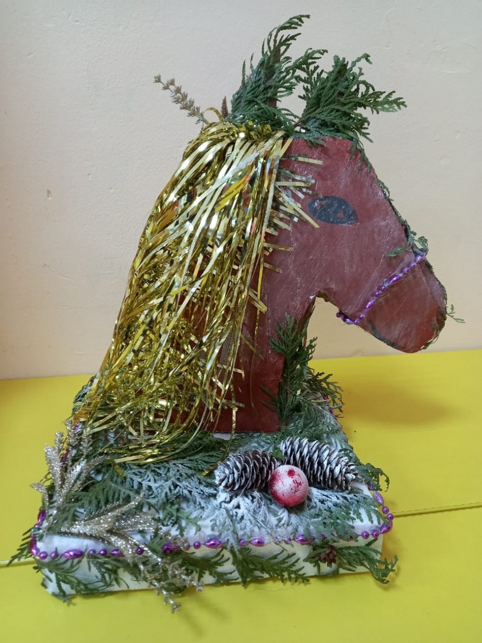 Лошадка новогодняя