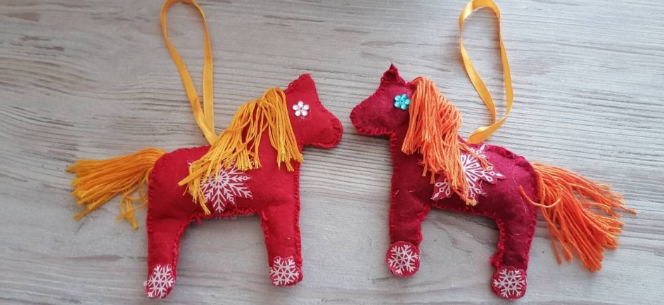 "Красные лошадки "