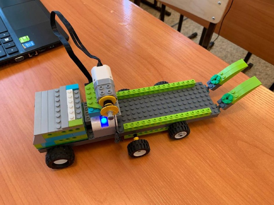 Фура с погрузчиком