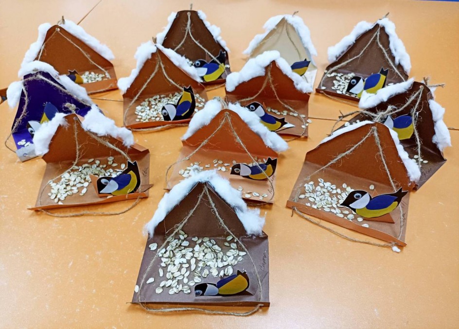 Угощайтесь, не стесняйтесь, мы вам, птицы, рады!