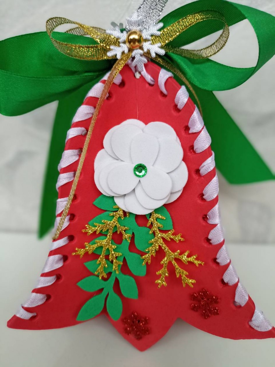 "Яркий колокольчик для нарядной ёлки"