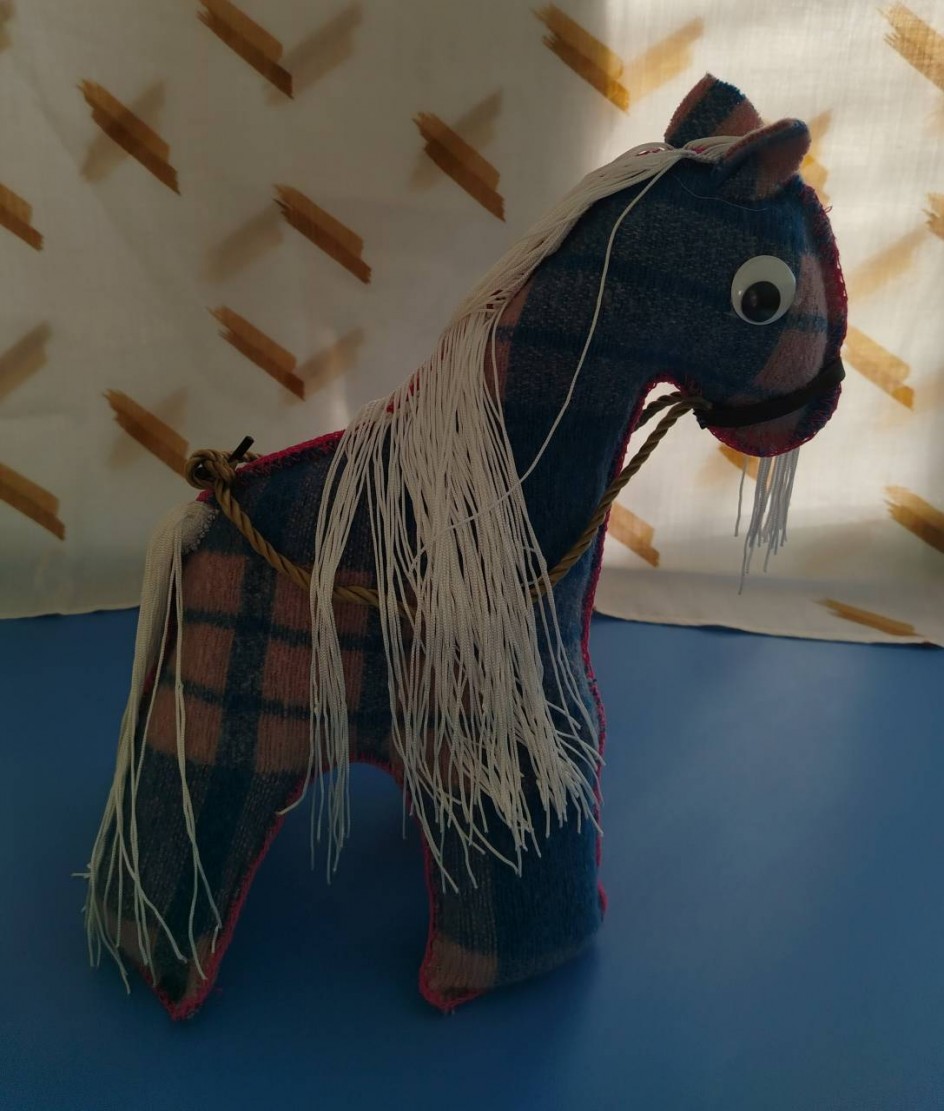 Белогривая лошадка