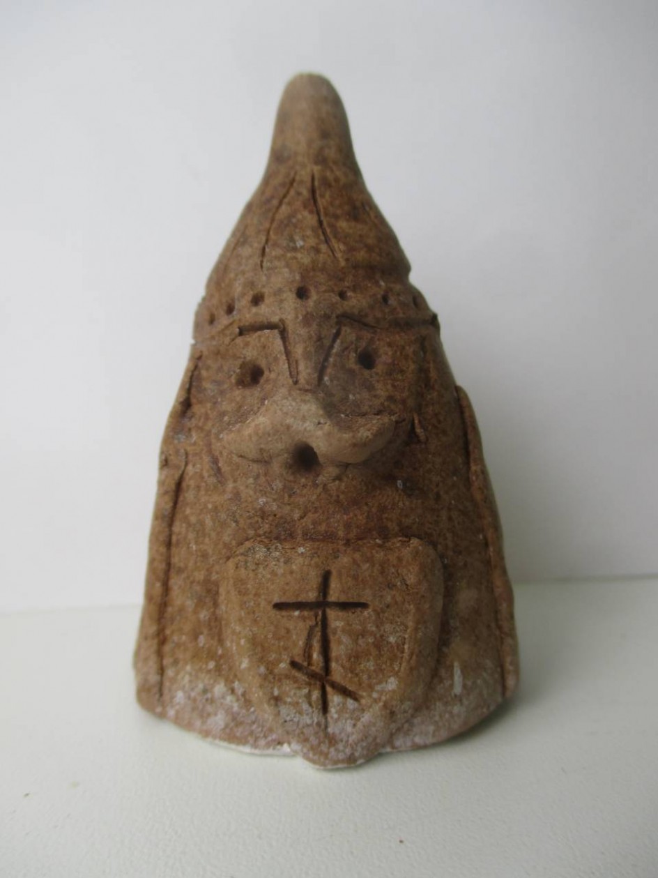 Былинный богатырь, глиняная игрушка-колокольчик