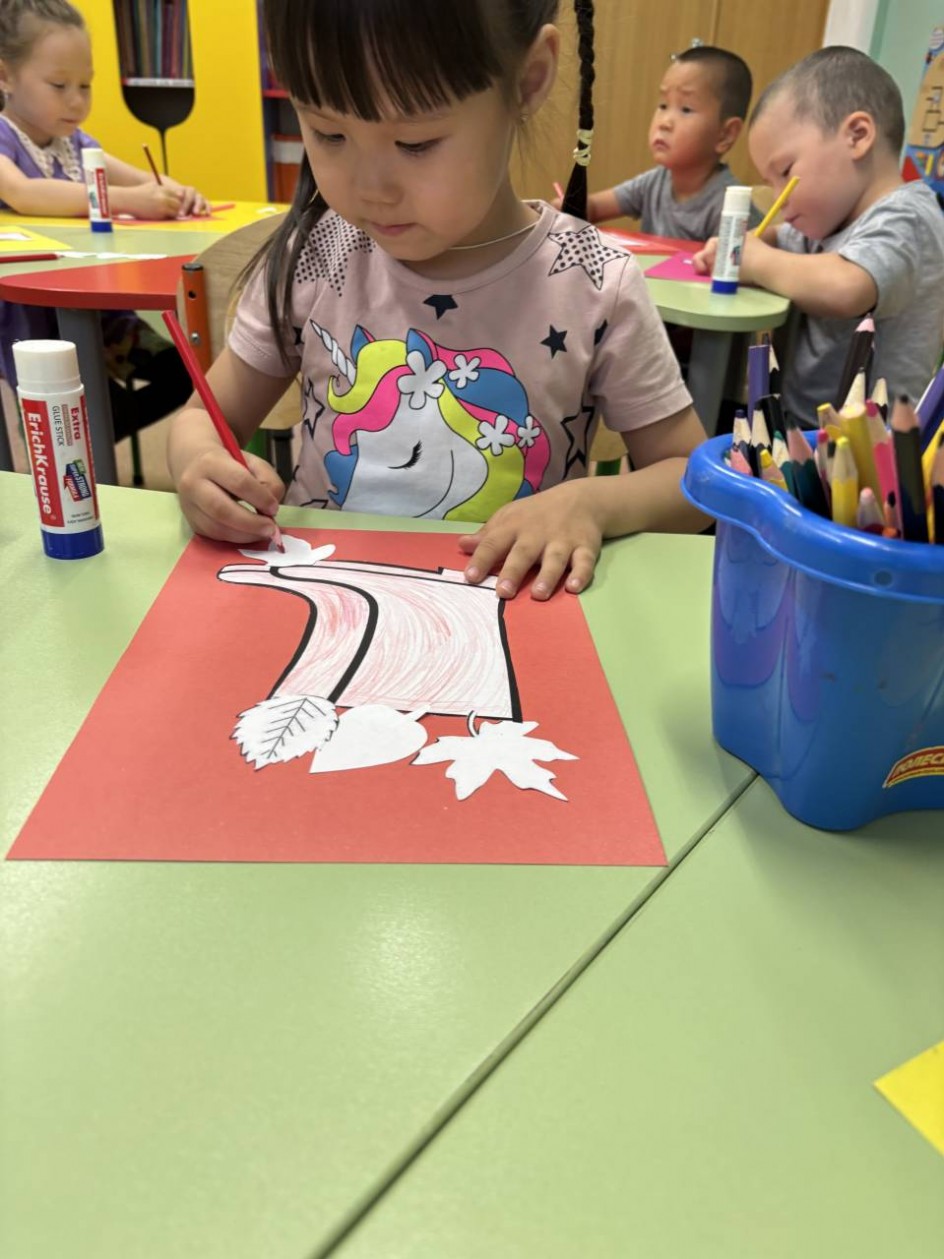 Сапоги с листьями