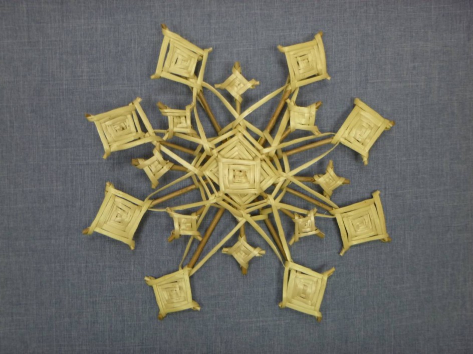 Снежинка "Зимнее солнышко"