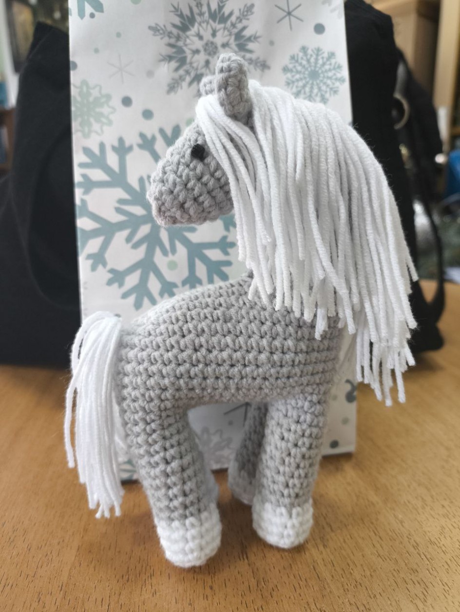 Снежная лошадка