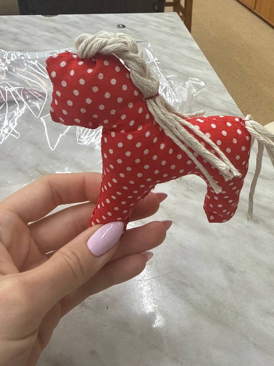 "Плюшевая лошадь"