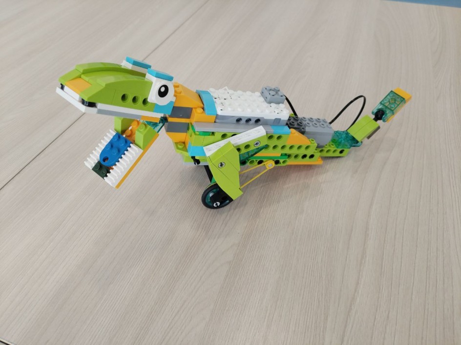 Действующая модель динозавра