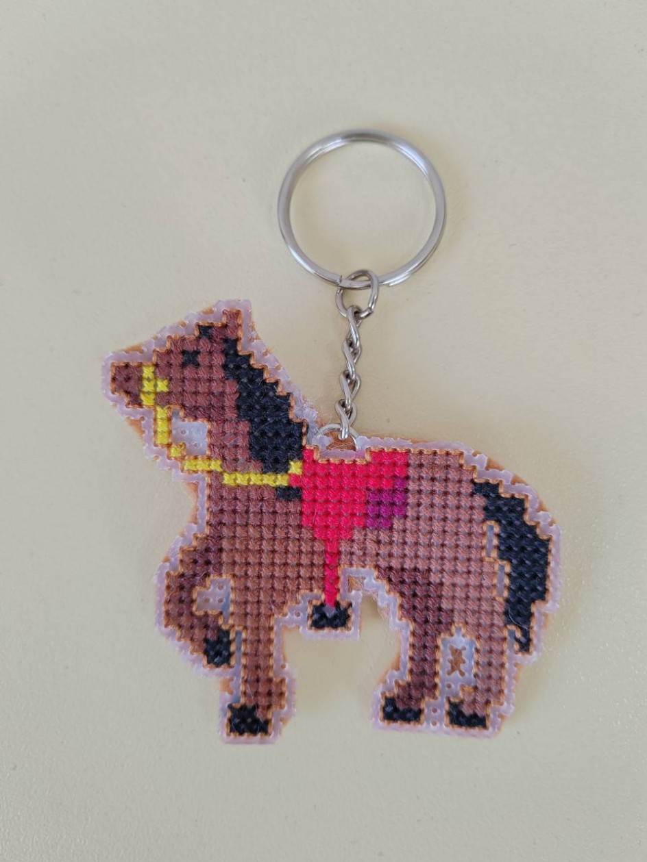 Вышитый брелок "Лошадка"