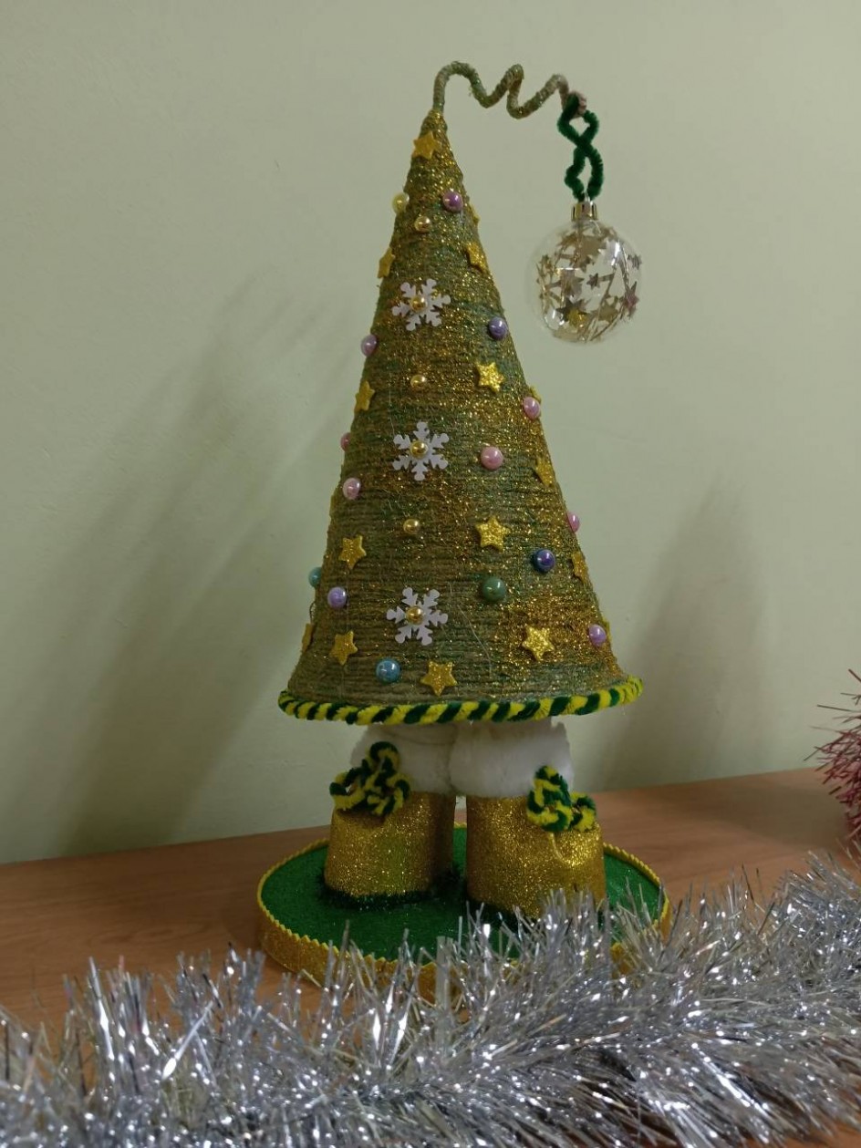 Елочка на ножках