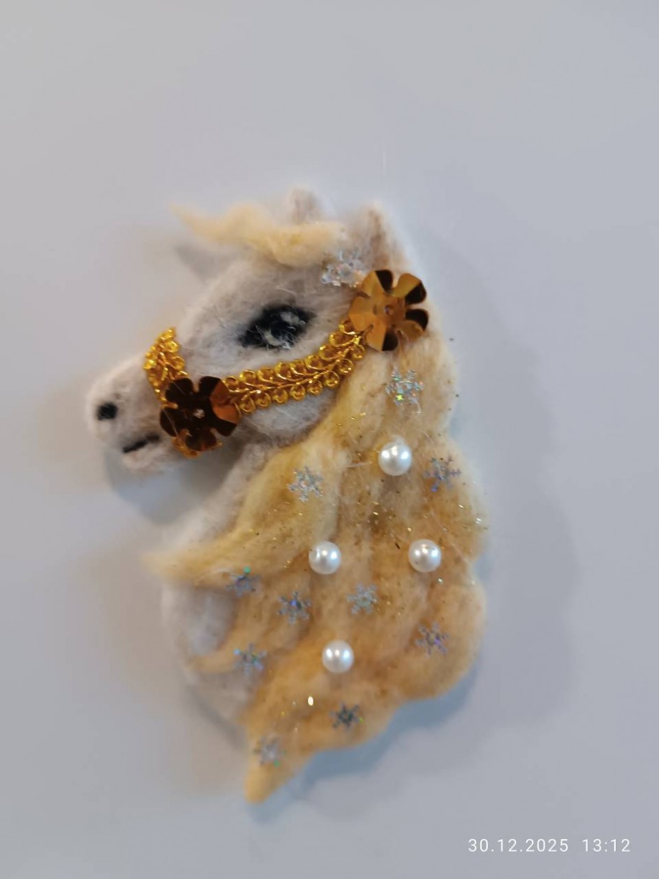 Магнит из шерсти " Лошадка"