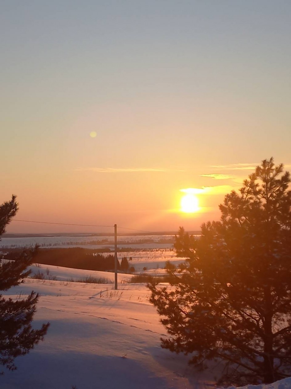 Тёплый свет на холодном снегу