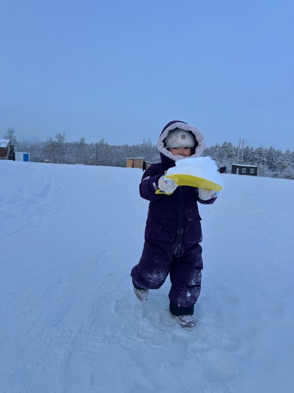 "Помогаю маме снимать контент"