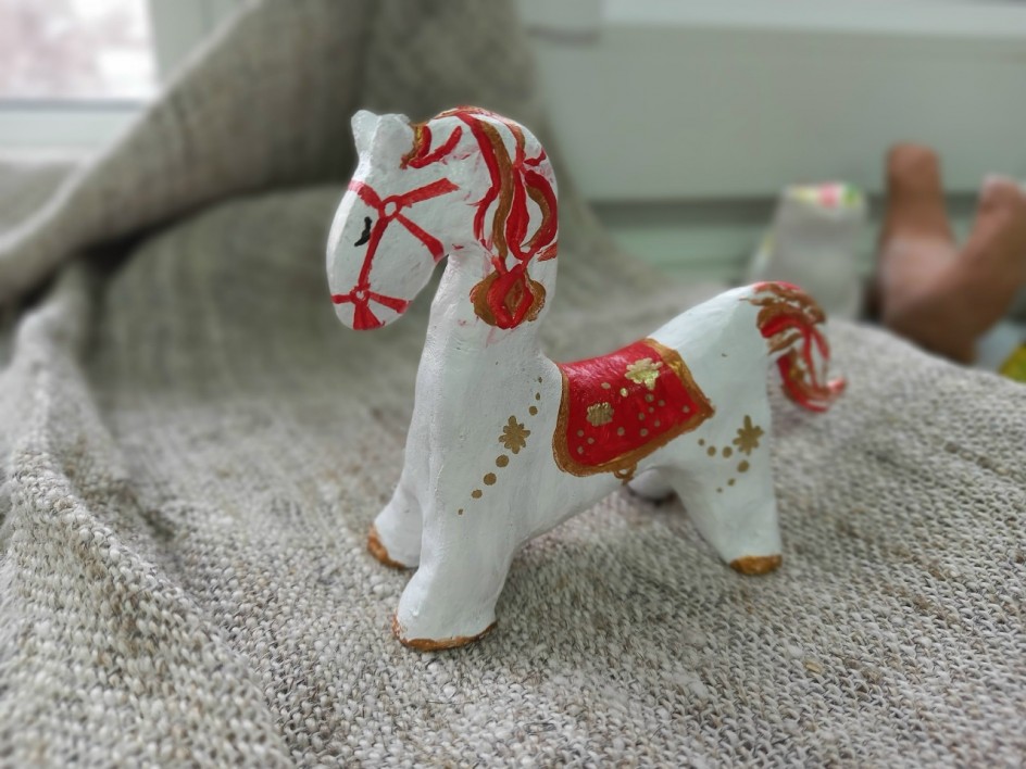 Новогодняя лошадка