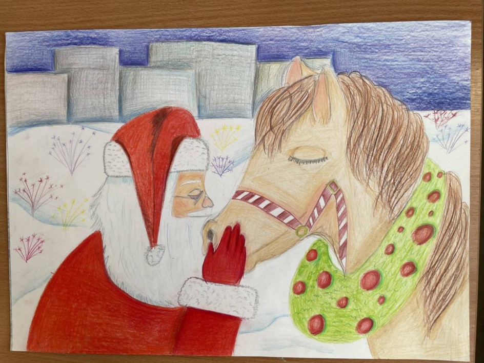 Символ года в добрых руках.