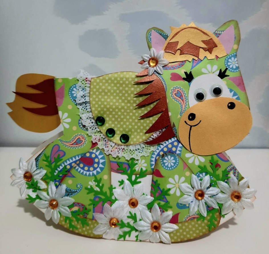 Лошадка - качалка: символ уюта и волшебства