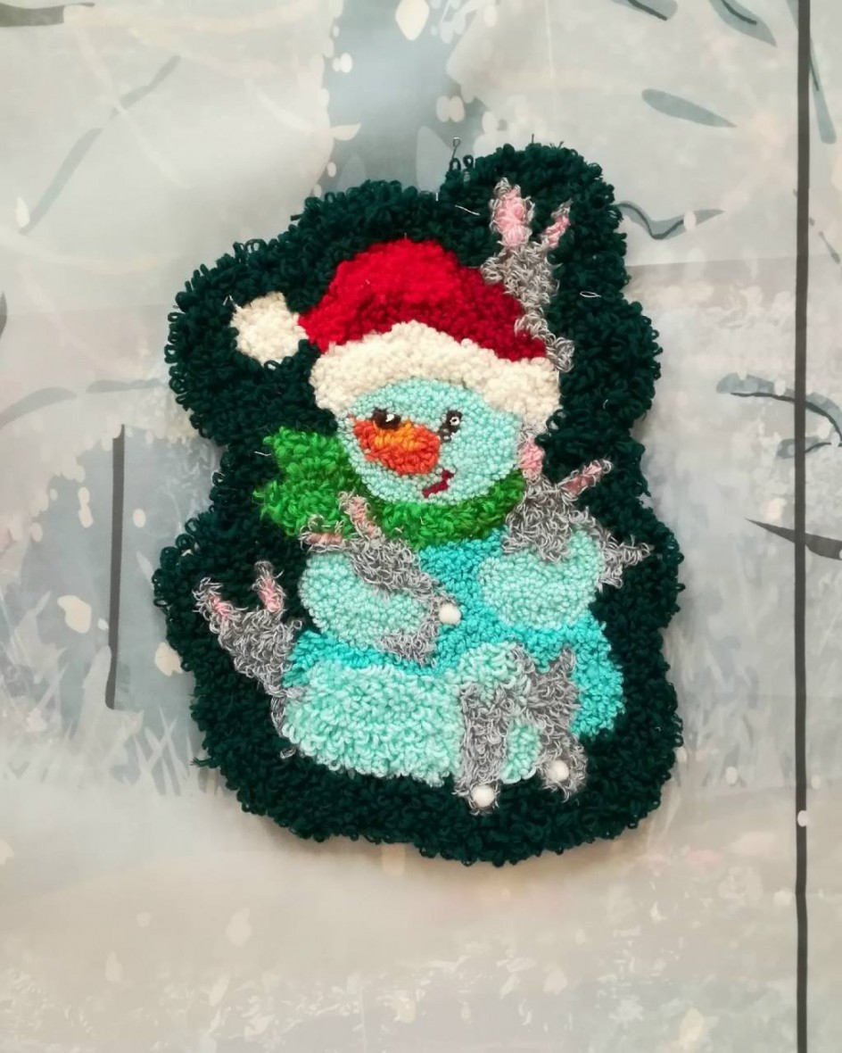 Панно "Снеговик и зайцы"