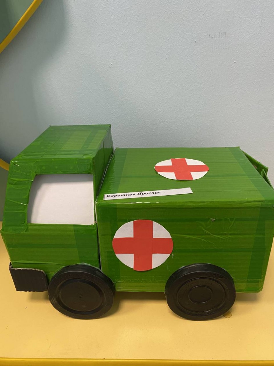 Санитарный военный грузовик